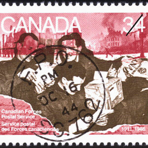 Canada Stamp #1094i - Soldiers handling mail (1986) 34¢